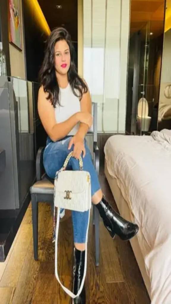 Vadodara call girl service